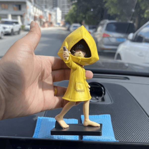 Little Nightmares II Mono Paper Bag Head Figure - Image 2
